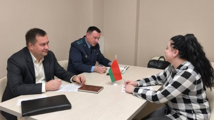 Прием граждан в Пружанском районе провел сегодня главный правовой инспектор труда Брестской областной организации БПРЗ Сергей Постолюк